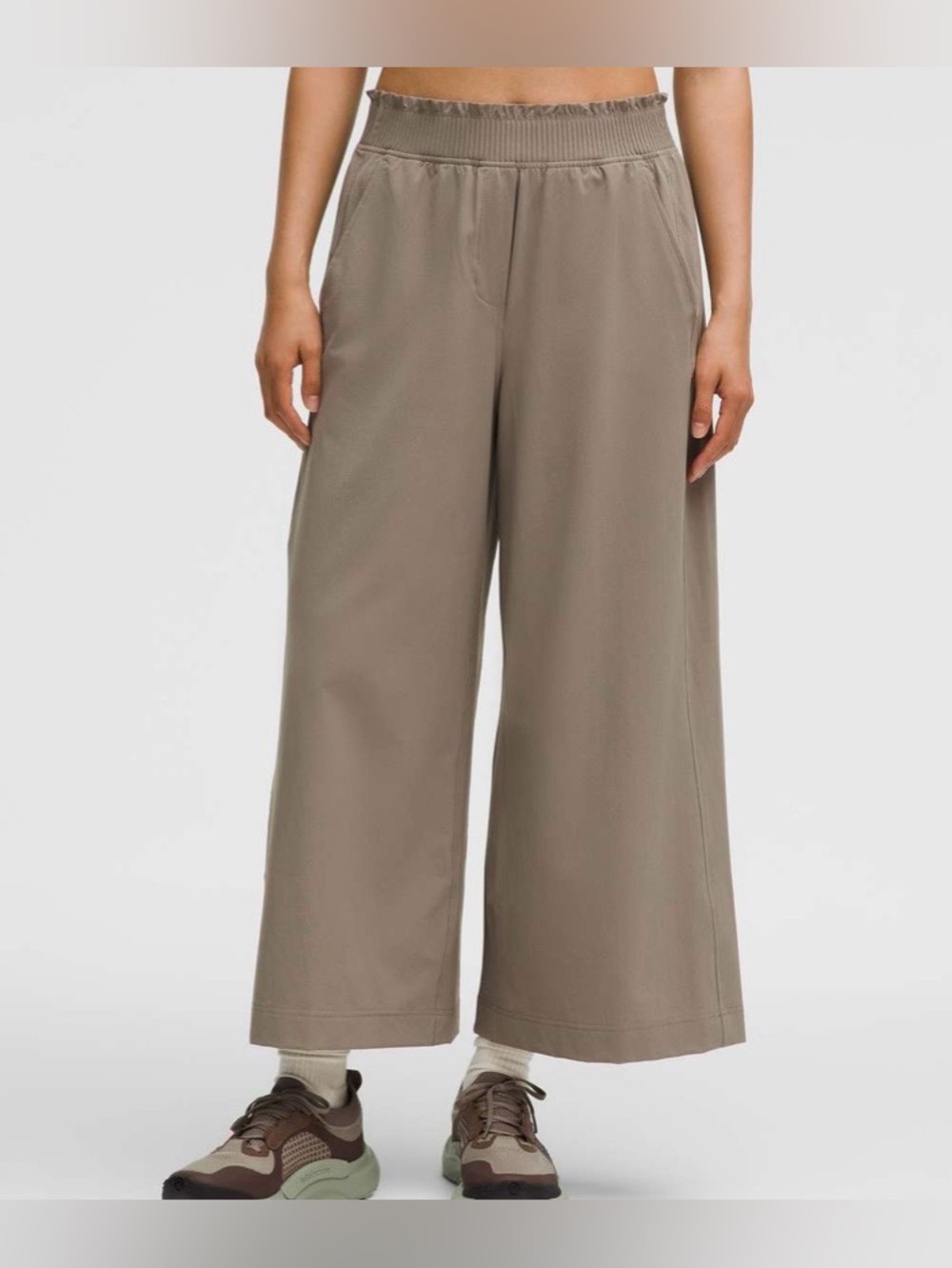 Lululemon Stretch Woven Ruffle Waist Wide-Leg Cropped Pant